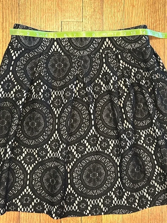 Black Lace Overlay A-Line Skirt Size 8 - Picture 3 of 8
